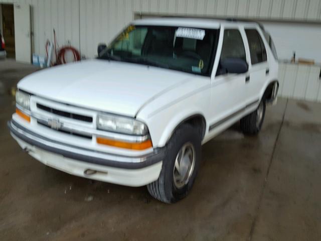 1GNDT13W41K248974 - 2001 CHEVROLET BLAZER WHITE photo 2