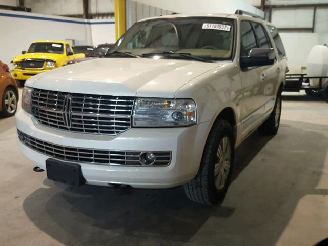 5LMFU28568LJ00424 - 2008 LINCOLN NAVIGATOR WHITE photo 2