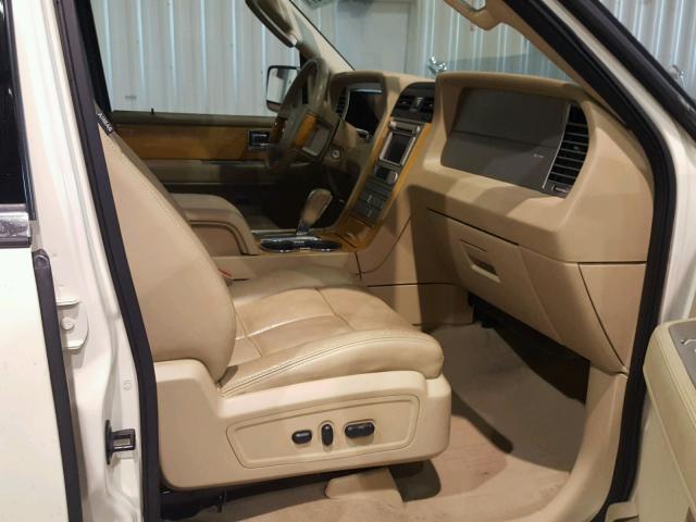 5LMFU28568LJ00424 - 2008 LINCOLN NAVIGATOR WHITE photo 5