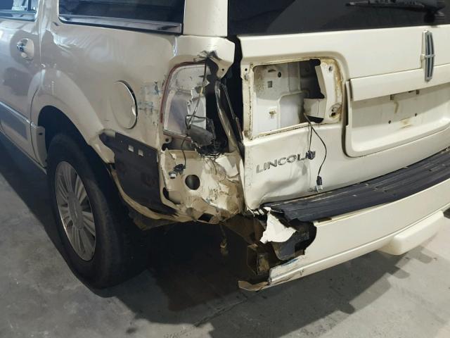 5LMFU28568LJ00424 - 2008 LINCOLN NAVIGATOR WHITE photo 9