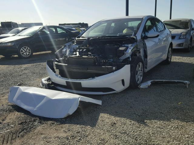 3KPFK4A77HE036827 - 2017 KIA FORTE LX WHITE photo 2