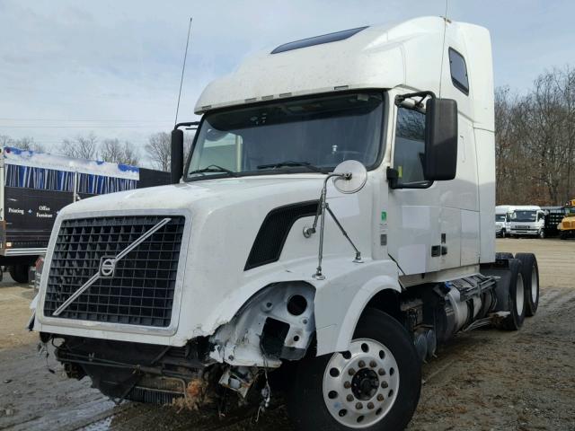 4V4NC9EH6CN553652 - 2012 VOLVO VN VNL WHITE photo 2