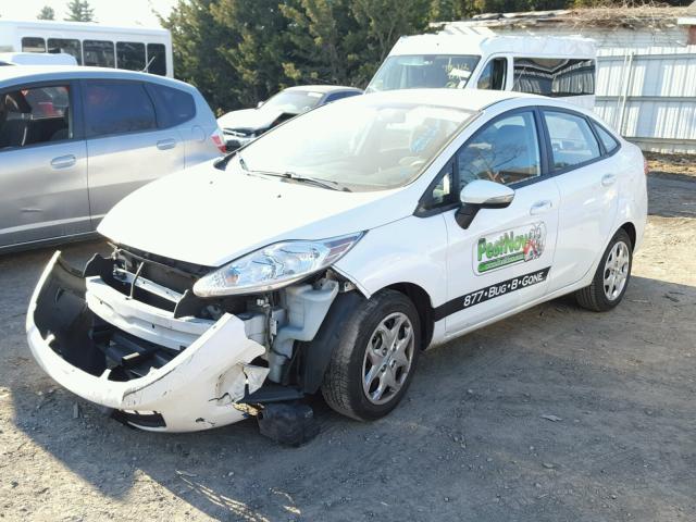 3FADP4BJ5DM213917 - 2013 FORD FIESTA SE WHITE photo 2