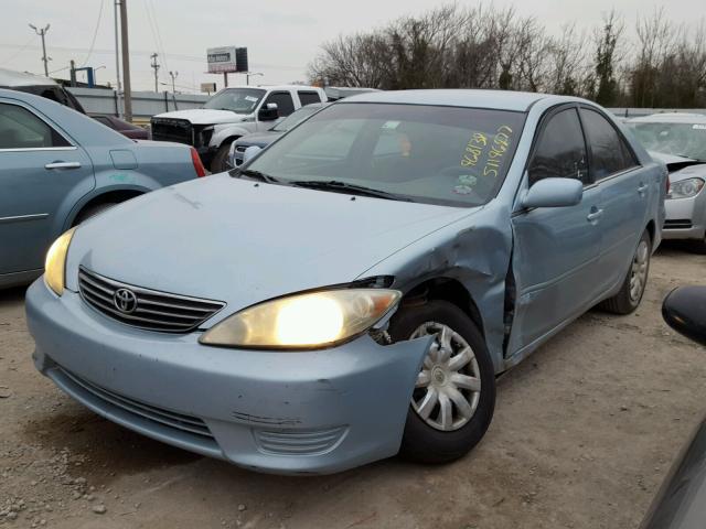 4T1BE32K45U968138 - 2005 TOYOTA CAMRY LE BLUE photo 2