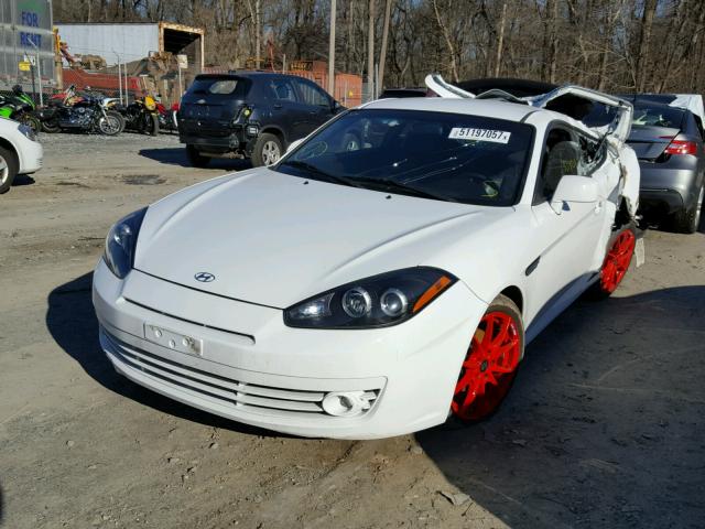 KMHHN66F38U275073 - 2008 HYUNDAI TIBURON GT WHITE photo 2