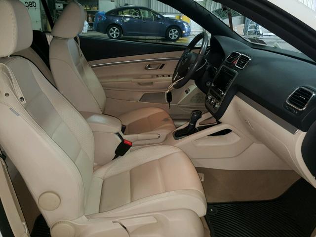 WVWBW8AH1DV008871 - 2013 VOLKSWAGEN EOS KOMFOR თეთრი ფოტო 5