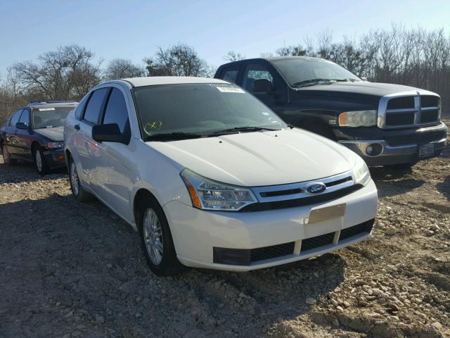 1FAHP35N89W109939 - 2009 FORD FOCUS SE WHITE photo 1