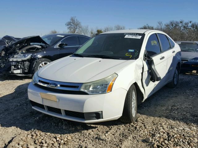 1FAHP35N89W109939 - 2009 FORD FOCUS SE WHITE photo 2