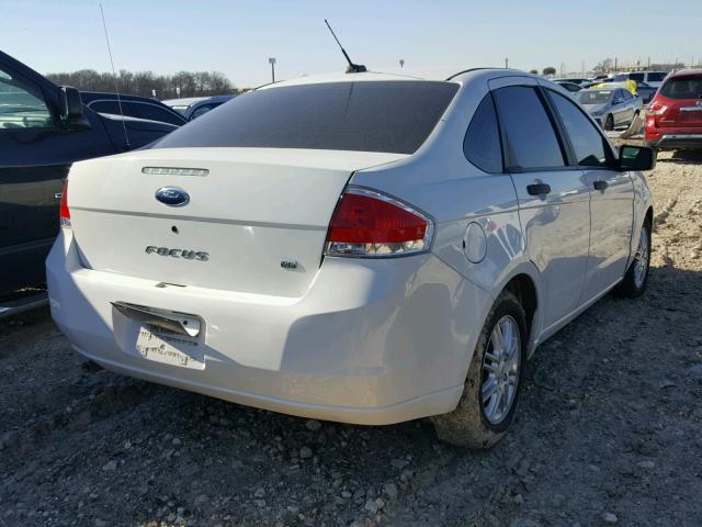 1FAHP35N89W109939 - 2009 FORD FOCUS SE WHITE photo 4