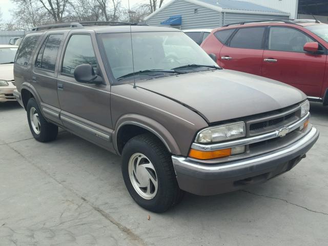 1GNDT13W5W2120542 - 1998 CHEVROLET BLAZER BROWN photo 1