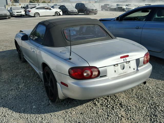 JM1NB353720232439 - 2002 MAZDA MX-5 MIATA SILVER photo 3