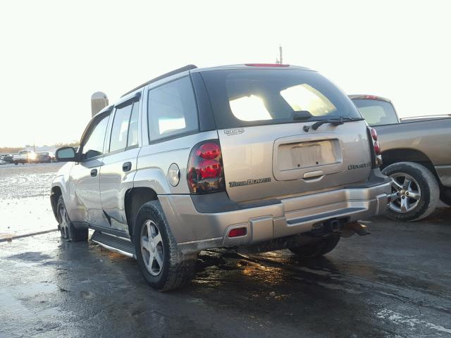 1GNDS13S242233054 - 2004 CHEVROLET TRAILBLAZE GRAY photo 3