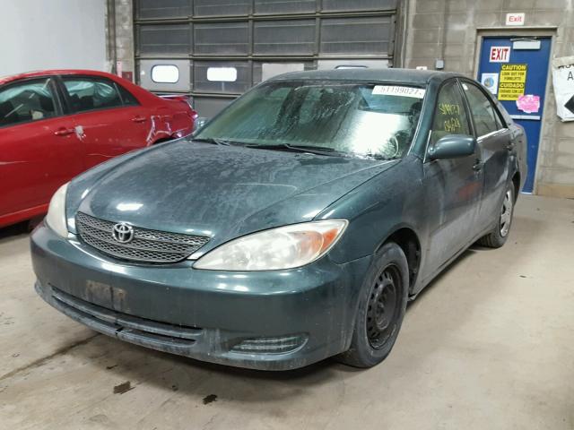 4T1BE32K62U512945 - 2002 TOYOTA CAMRY LE GREEN photo 2
