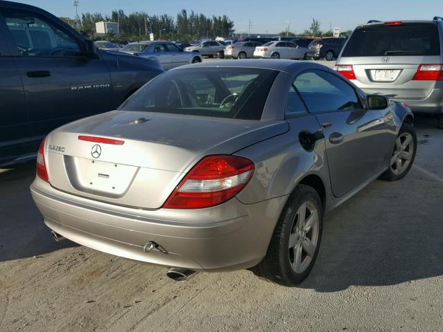 WDBWK54F17F156778 - 2007 MERCEDES-BENZ SLK 280 GRAY photo 4