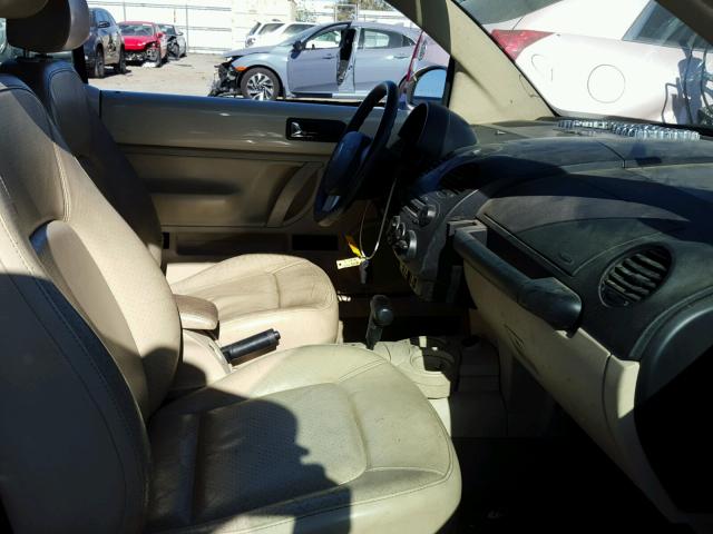 3VWCD31Y95M318210 - 2005 VOLKSWAGEN NEW BEETLE 白色 照片 5