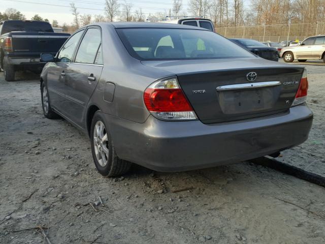 4T1BF30K95U593251 - 2005 TOYOTA CAMRY LE ნაცრისფერი ფოტო 3
