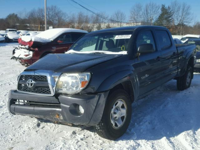 3TMMU4FN4BM028397 - 2011 TOYOTA TACOMA DOU GRAY photo 4