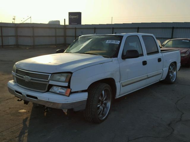 2GCEC13Z271135749 - 2007 CHEVROLET SILVERADO WHITE photo 2