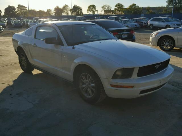 1ZVFT80N775359500 - 2007 FORD MUSTANG WHITE photo 1