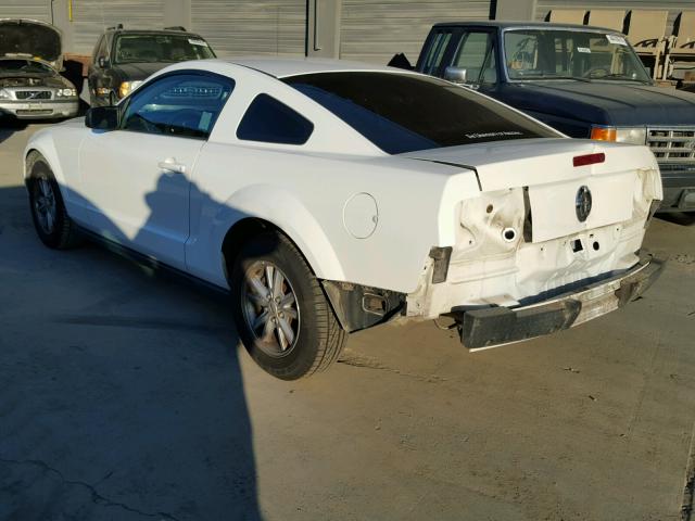 1ZVFT80N775359500 - 2007 FORD MUSTANG WHITE photo 3