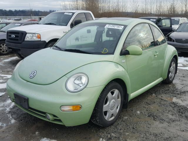 3VWCS21C91M422369 - 2001 VOLKSWAGEN NEW BEETLE GREEN photo 2