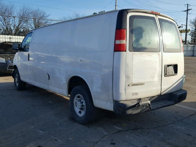 1GCHG39C381141924 - 2008 CHEVROLET EXPRESS G3 WHITE photo 3