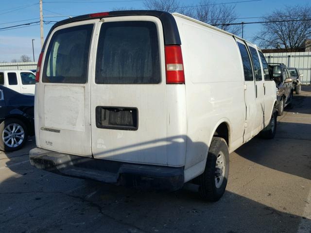 1GCHG39C381141924 - 2008 CHEVROLET EXPRESS G3 WHITE photo 4