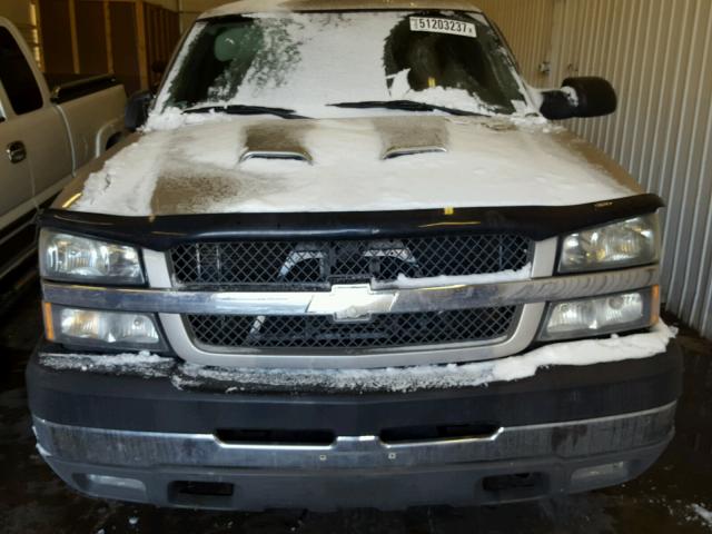 1GCHK23U24F260393 - 2004 CHEVROLET SILVERADO SILVER photo 9