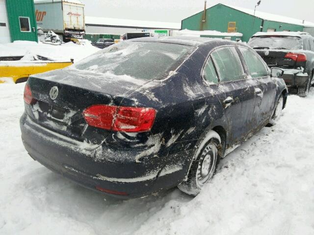 3VW1K7AJ8DM419258 - 2013 VOLKSWAGEN JETTA BASE BLUE photo 4