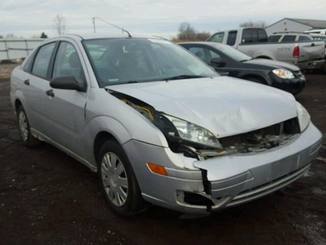 1FAFP34N55W249918 - 2005 FORD FOCUS ZX4 SILVER photo 1