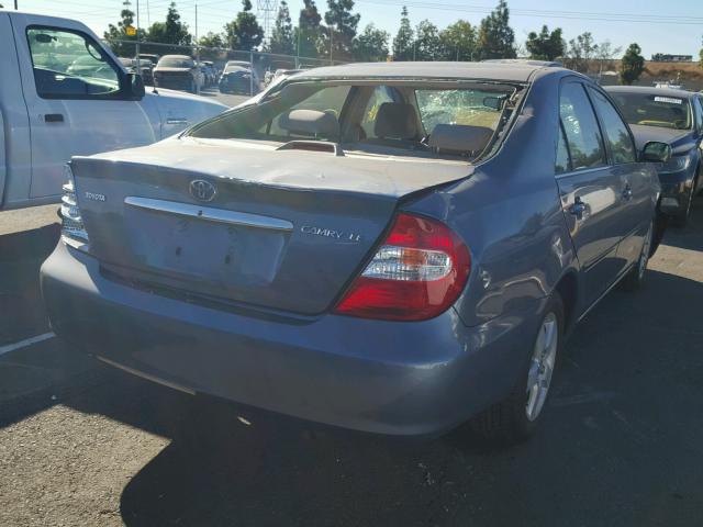 JTDBE32K720011462 - 2002 TOYOTA CAMRY LE Blau Foto 4