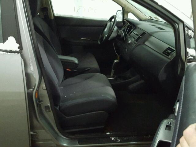 3N1BC13E38L454242 - 2008 NISSAN VERSA S GRAY photo 5