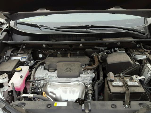 2T3WFREV6HW341301 - 2017 TOYOTA RAV4 XLE SILVER photo 7