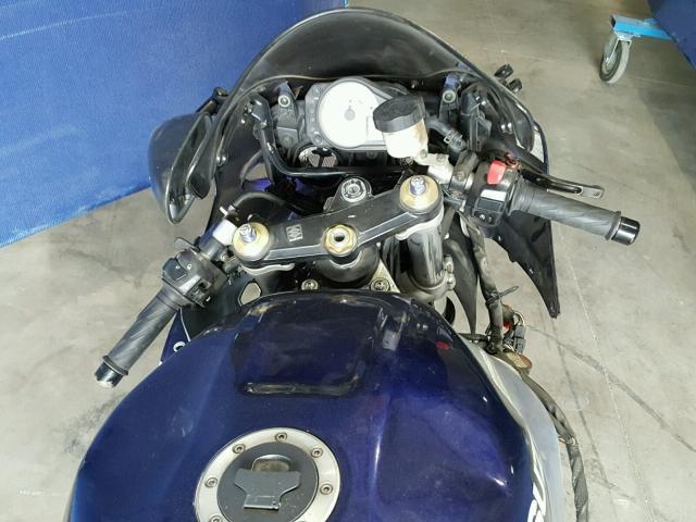 JS1GN7BAX32103654 - 2003 SUZUKI GSX-R600 BLUE photo 5