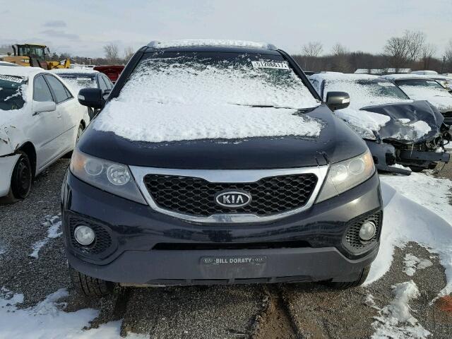 5XYKT3A13BG100681 - 2011 KIA SORENTO BA BLACK photo 9