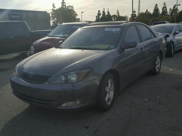 4T1BF32K02U520634 - 2002 TOYOTA CAMRY LE GRAY photo 2