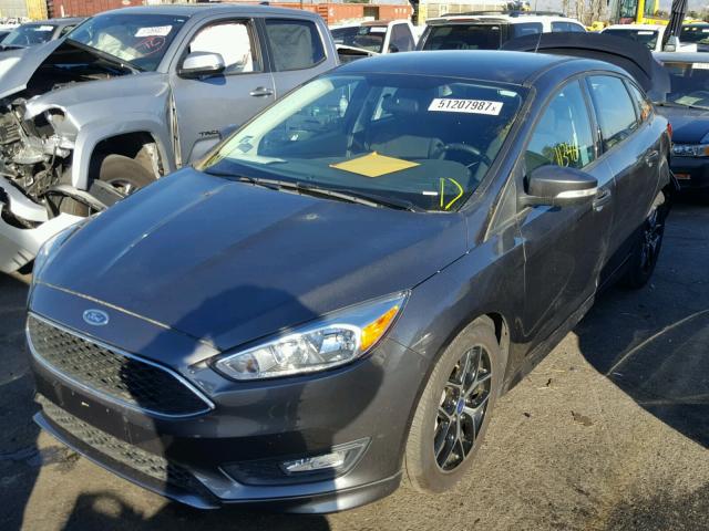 1FADP3F28GL406985 - 2016 FORD FOCUS SE GRAY photo 2