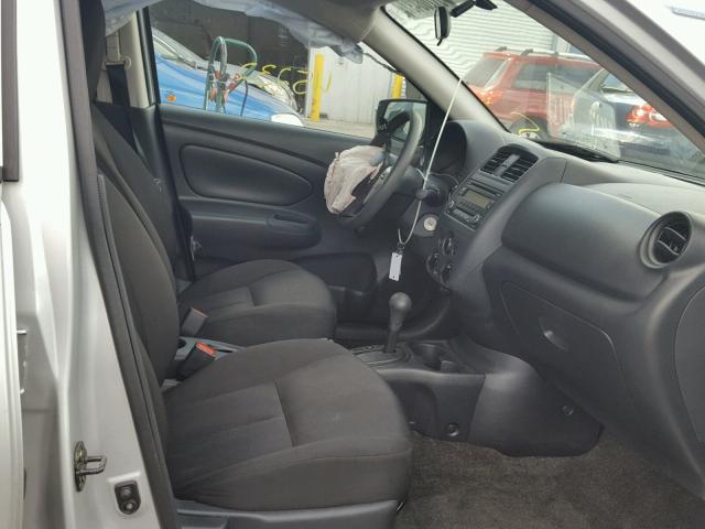 3N1CN7AP7GL914555 - 2016 NISSAN VERSA S SILVER photo 5