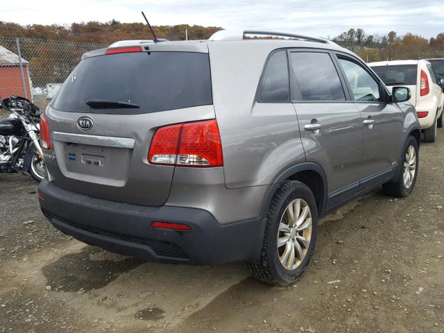 5XYKTDA26BG129638 - 2011 KIA SORENTO BA CHARCOAL photo 4