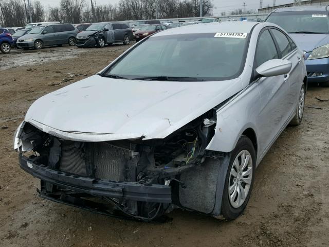 5NPEB4AC0DH555958 - 2013 HYUNDAI SONATA GLS SILVER photo 2