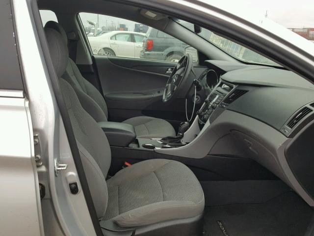 5NPEB4AC0DH555958 - 2013 HYUNDAI SONATA GLS SILVER photo 5