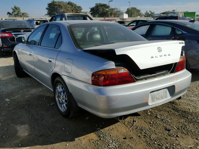 19UUA5653XA047088 - 1999 ACURA 3.2TL SILVER photo 3