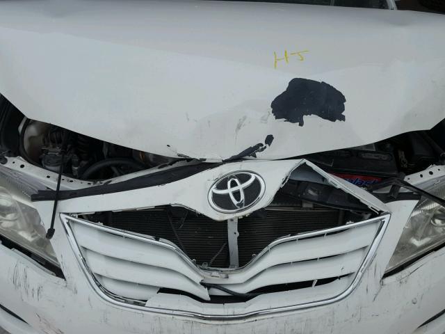 4T1BF3EK6AU564860 - 2010 TOYOTA CAMRY BASE WHITE photo 7