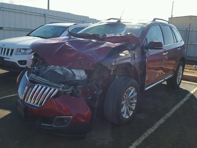 2LMDJ6JK2DBL43995 - 2013 LINCOLN MKX RED photo 2