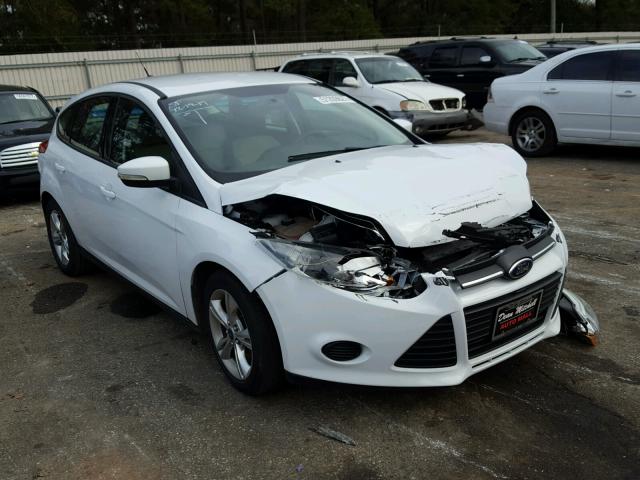 1FADP3K28DL125562 - 2013 FORD FOCUS SE WHITE photo 1