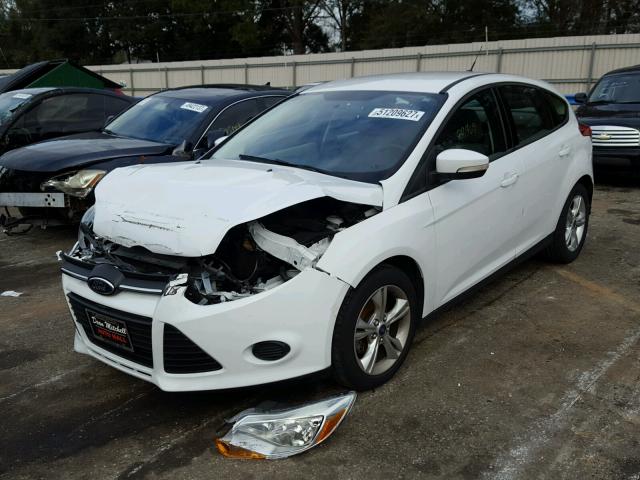 1FADP3K28DL125562 - 2013 FORD FOCUS SE WHITE photo 2