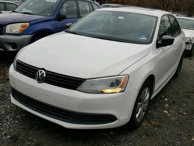 3VW1K7AJ1CM339864 - 2012 VOLKSWAGEN JETTA BASE WHITE photo 2