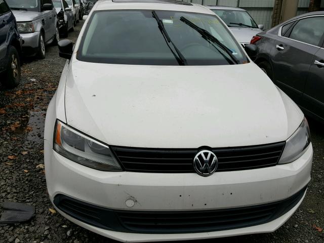 3VW1K7AJ1CM339864 - 2012 VOLKSWAGEN JETTA BASE WHITE photo 9