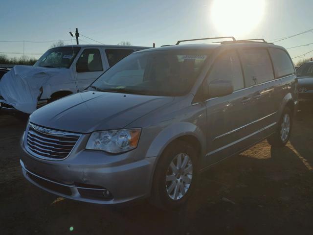 2C4RC1BG7DR692736 - 2013 CHRYSLER TOWN & COU SILVER photo 2