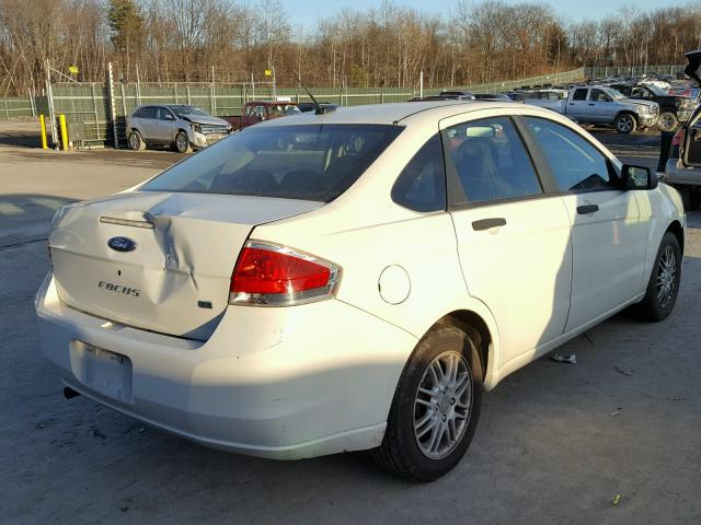 1FAHP35N59W150612 - 2009 FORD FOCUS SE WHITE photo 4